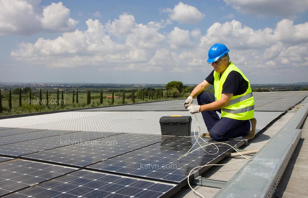 Understanding solar panel efficiency and maintenance